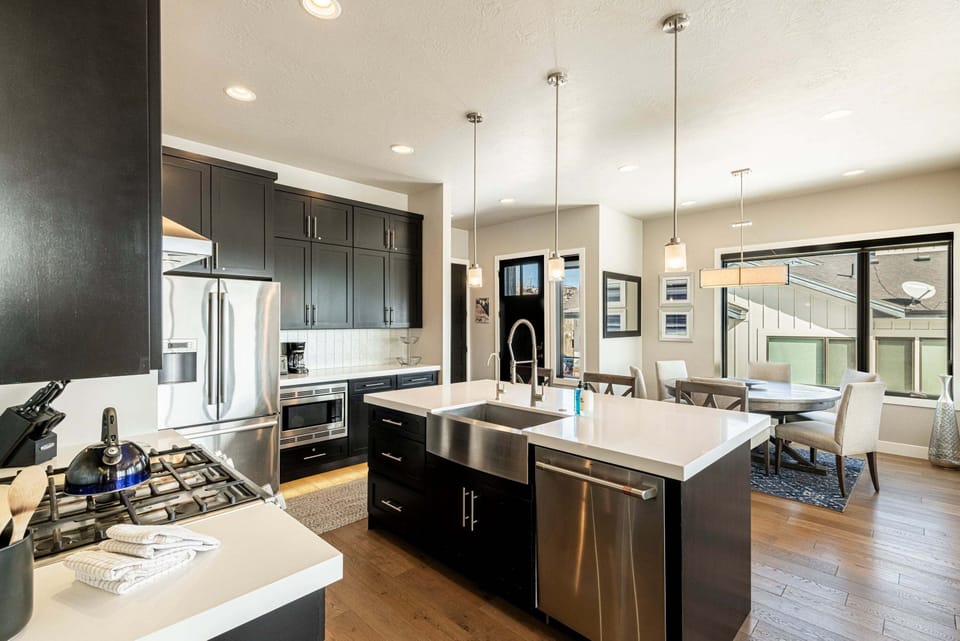 Fully Equipped Kitchen with Gas Range