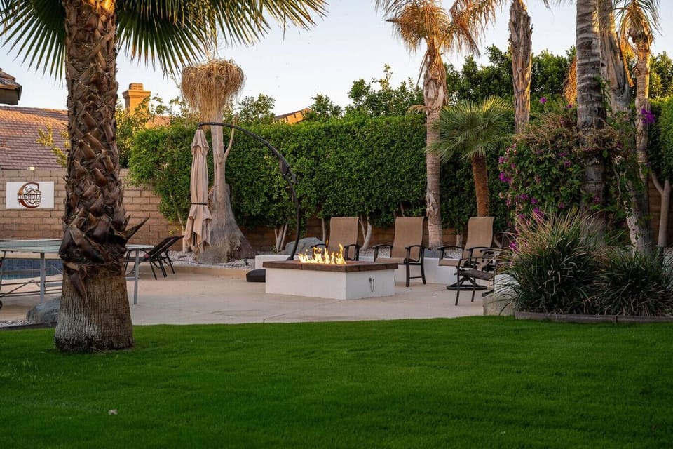 Backyard: pool & spa, natural gas grill, lattice pergola with natural gas grill, sun loungers, ping pong table