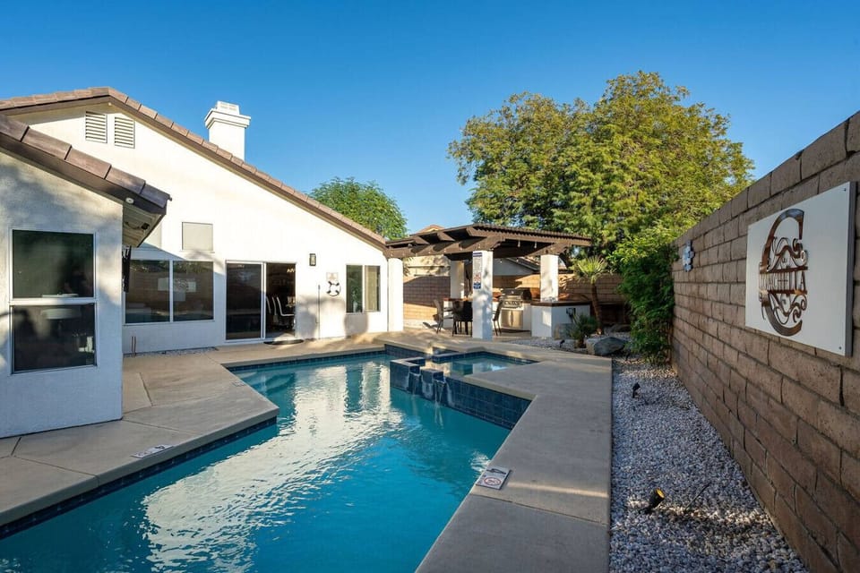 Backyard: pool & spa, natural gas grill, lattice pergola with natural gas grill, sun loungers, ping pong table