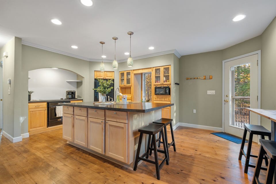 Large Kitchen with two island seats and a breakfast bar
