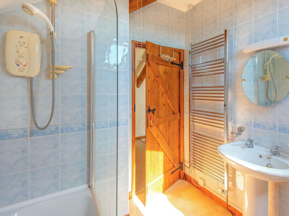 Bathroom | The Retreat - Frankaborough Farm Cottages, Lifton