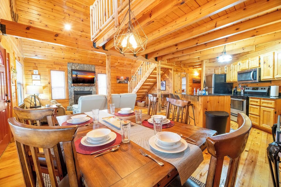 Rhythm & Blues' inviting dining area