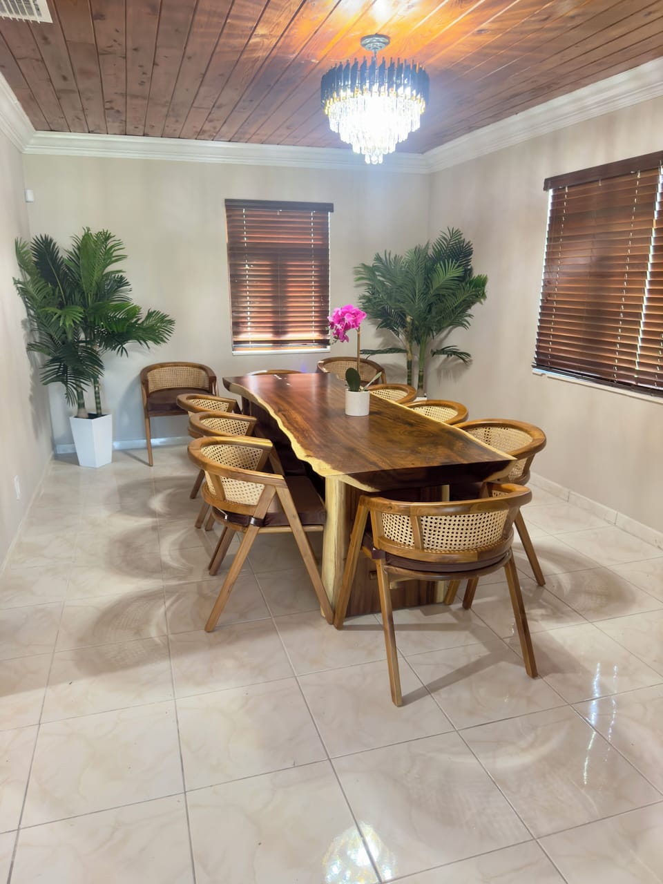A true centerpiece for shared meals and family gatherings