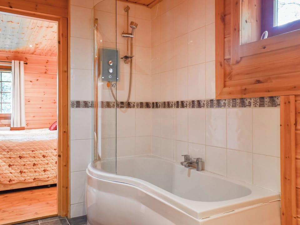 Bathroom | Foxglove - Lowfield Log Cabins, Staintondale near Scarborough
