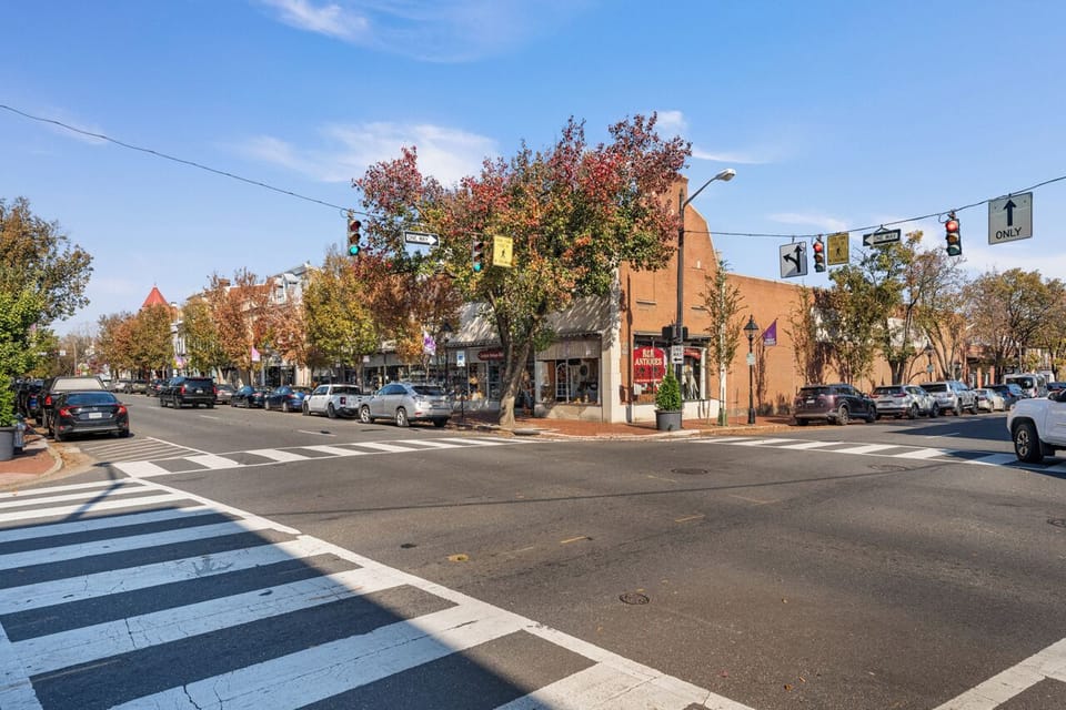 Explore Fredericksburg’s history with historic sites, homes, and museums.



