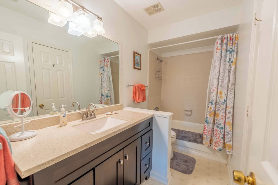 B1 En Suite Master Bathroom (2)