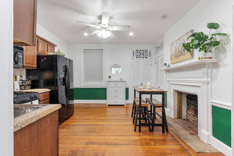 Enjoy meals in our bright, inviting dining area during your Fredericksburg stay.