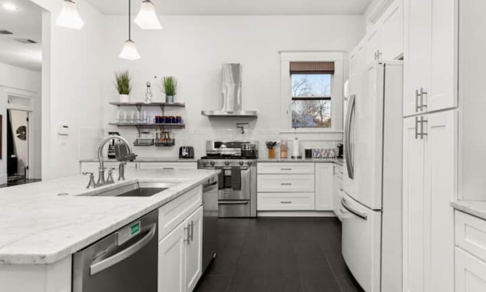 Well appointed kitche.