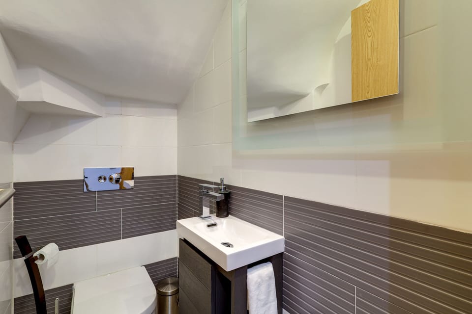 Ground Floor Toilette