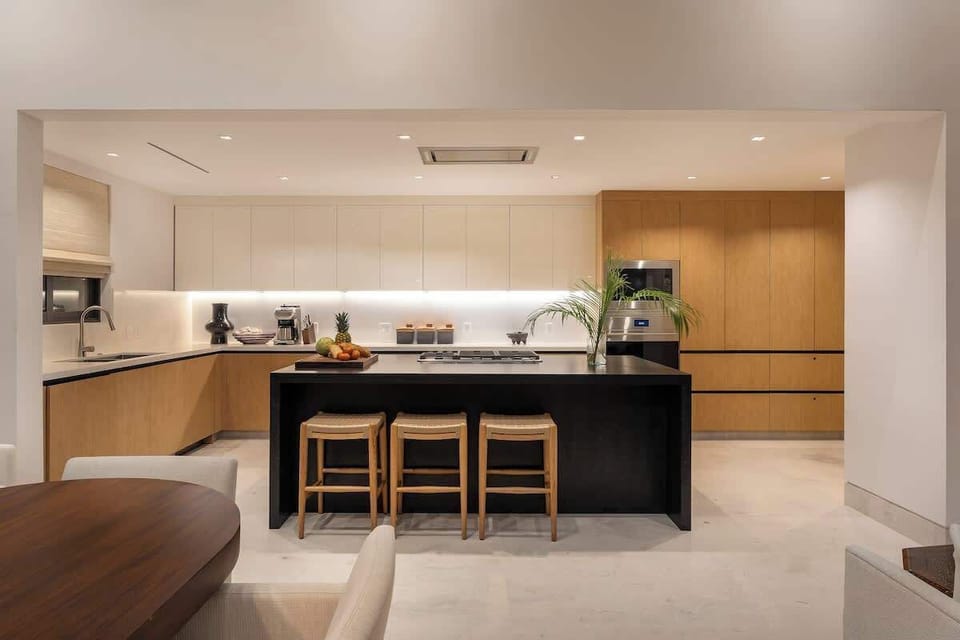 Exquisite Kitchen with Charming Kitchen Island 