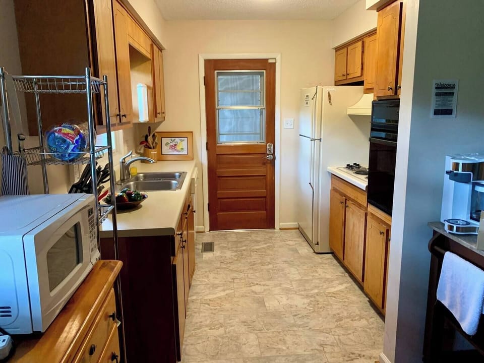 The kitchen offers a fridge, icemaker, dishwasher, electric stove and wall oven.