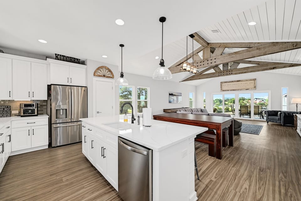 Huge kitchen family room combination