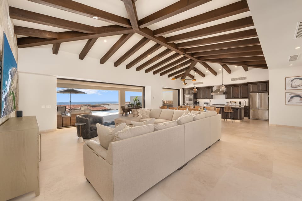 Open layout that allows you to enjoy the beautiful vistas of the ocean