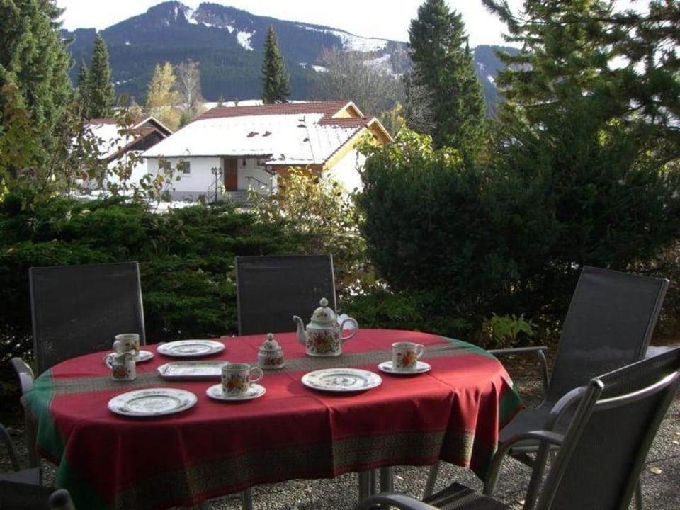 Outdoor dining