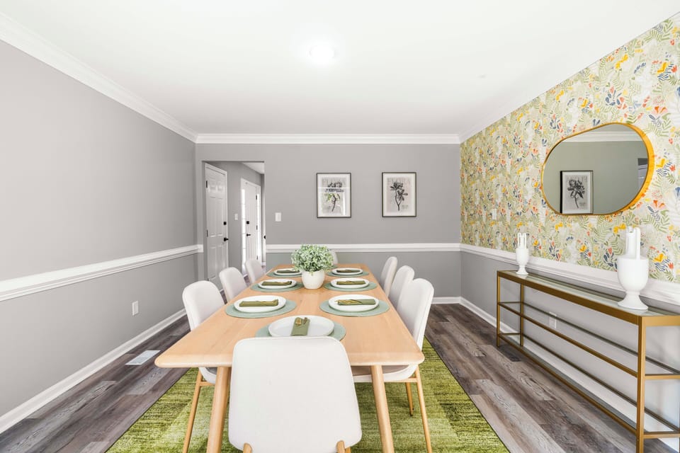 Whole view o the dining area