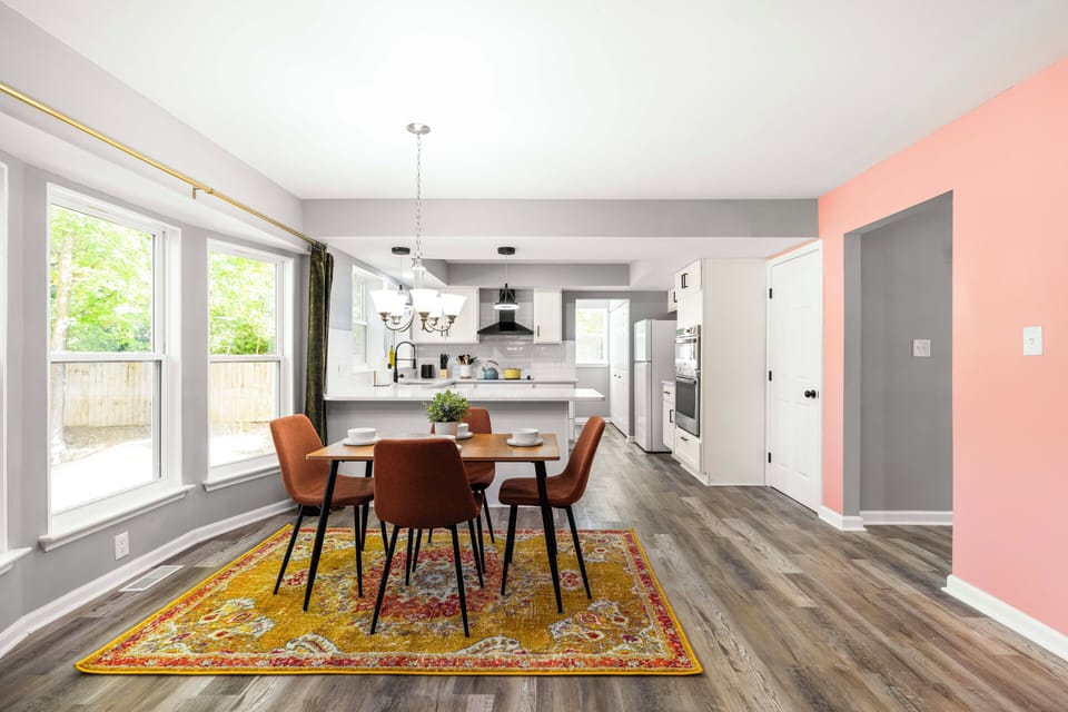Dining area for 4 in the kitchen