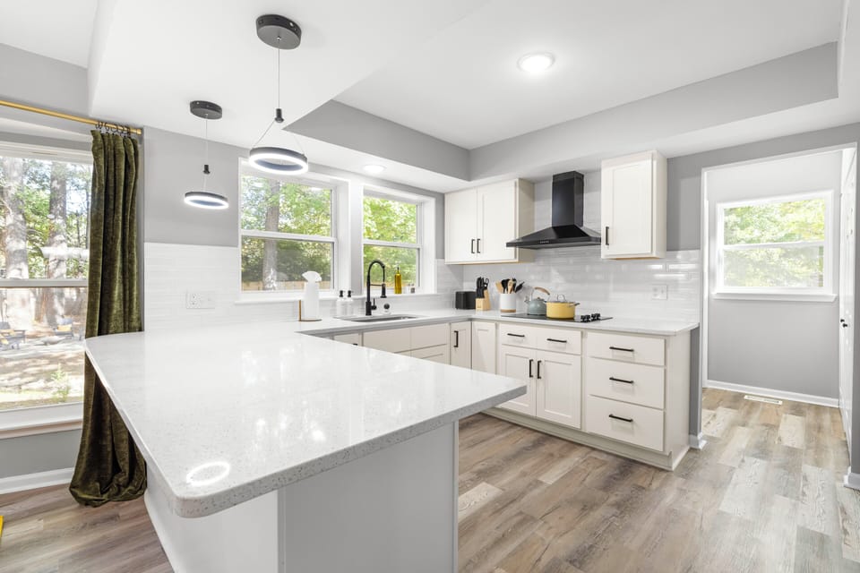 Spacious counter spaces in the kitchen
