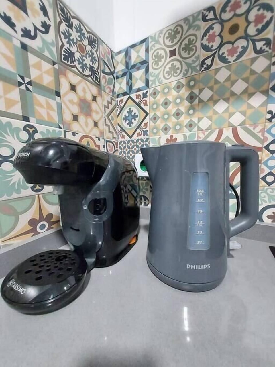 Cafetera Bosch y calentador de agua Philips