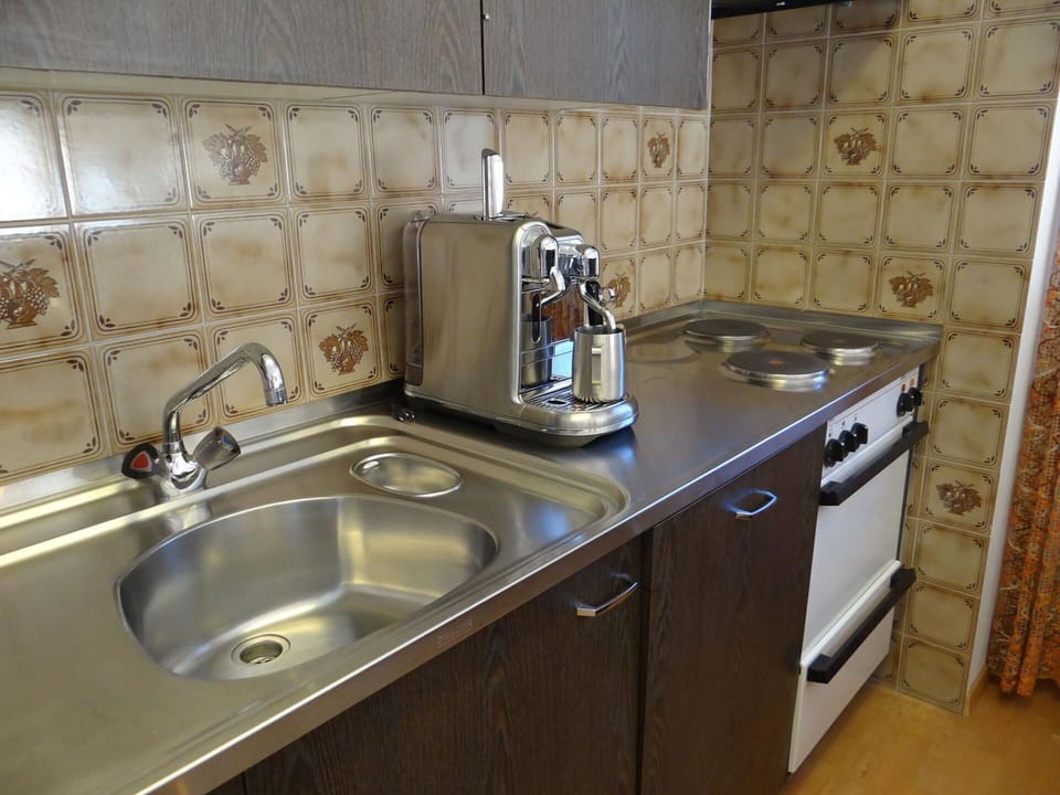 Tap, Kitchen Sink, Cabinetry, Sink, Countertop, Plumbing Fixture, Kitchen, Building, Wood