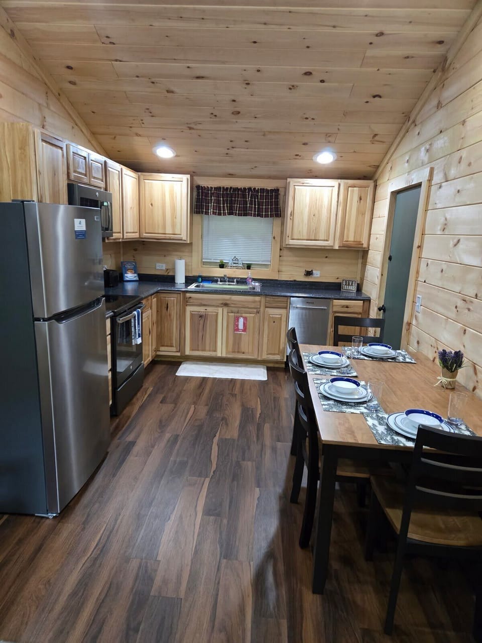  Delight in this rustic kitchen, perfect for culinary adventures with family and friends!
