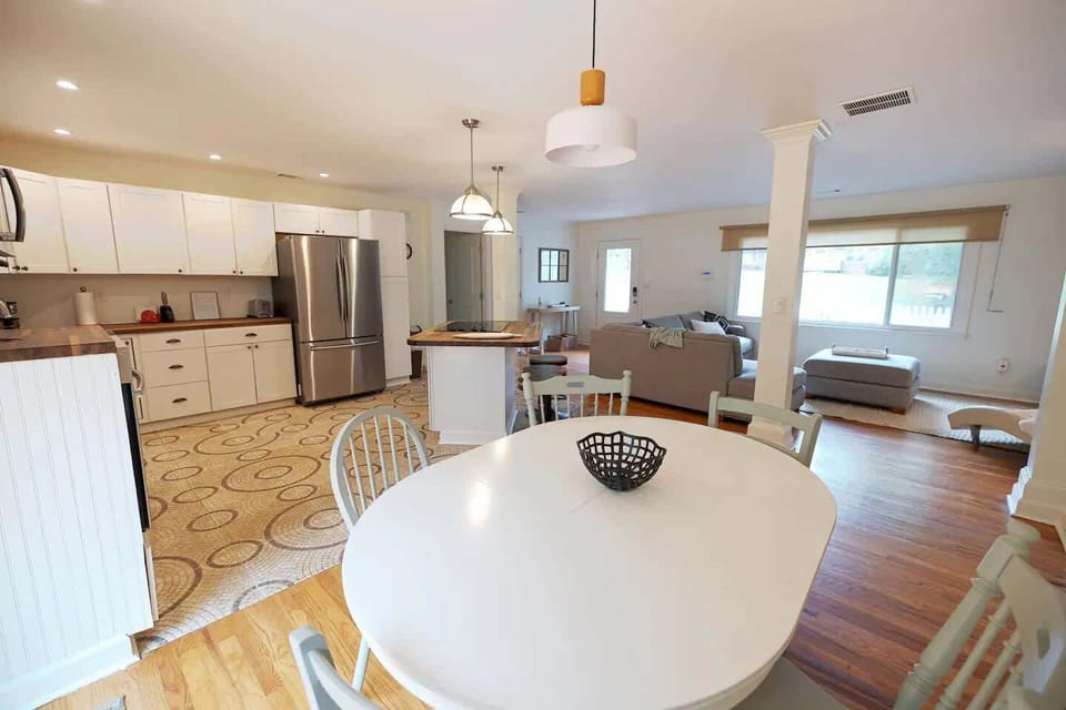 Gather 'Round: The perfect spot for family dinners and gatherings