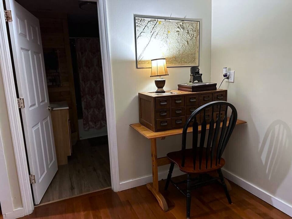 Where productivity meets comfort – a workspace designed for focus and creativity.