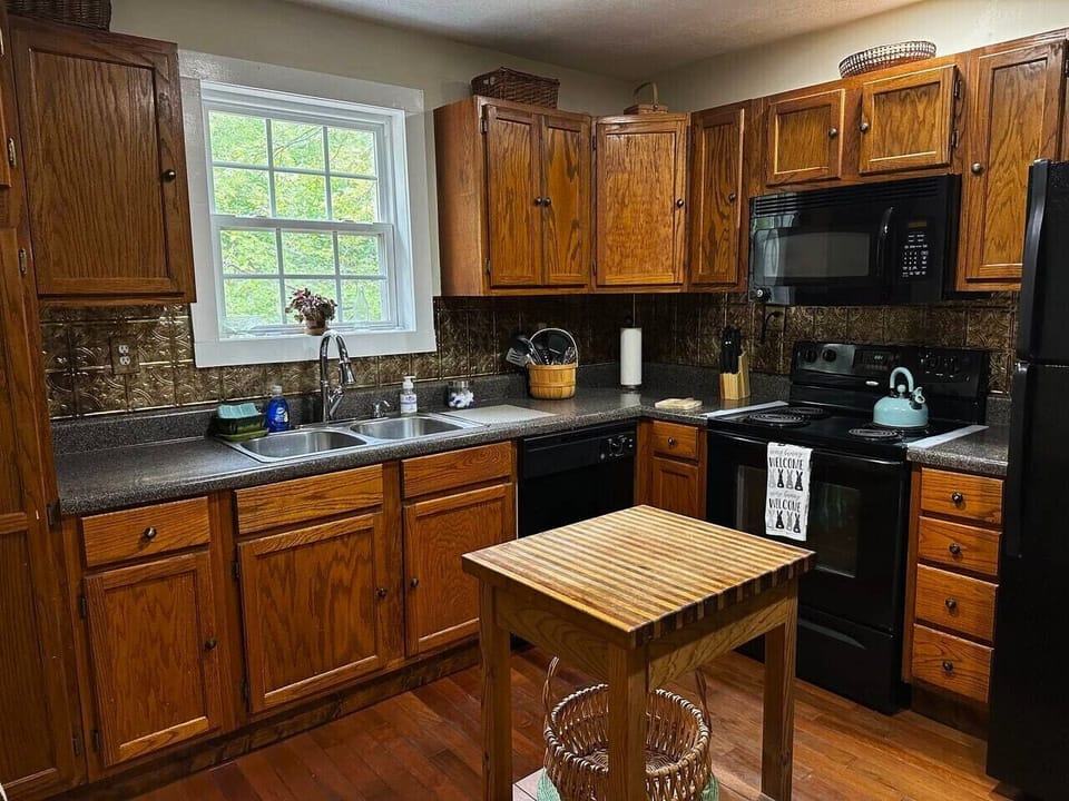 Cooking made easy in a kitchen that`s as stylish as it is functional.