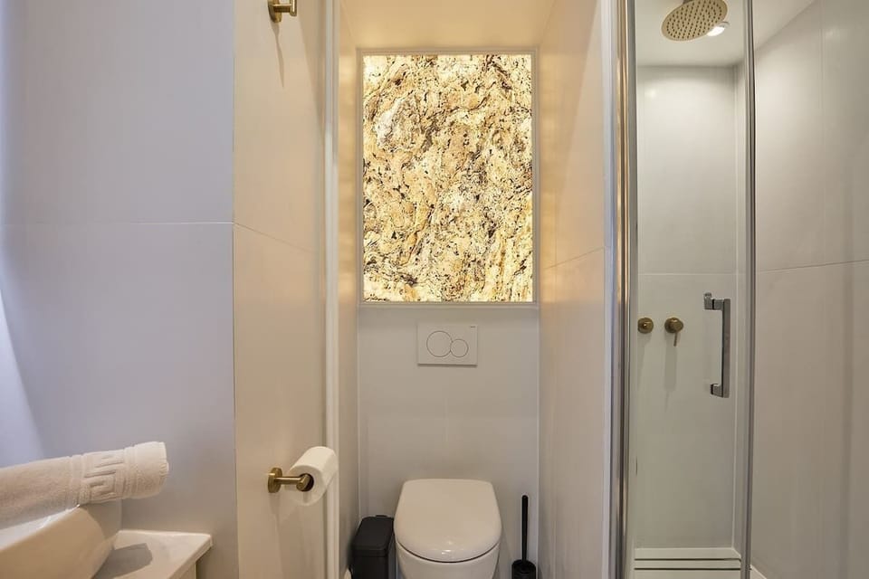 Salle de bain N2 avec toilette
