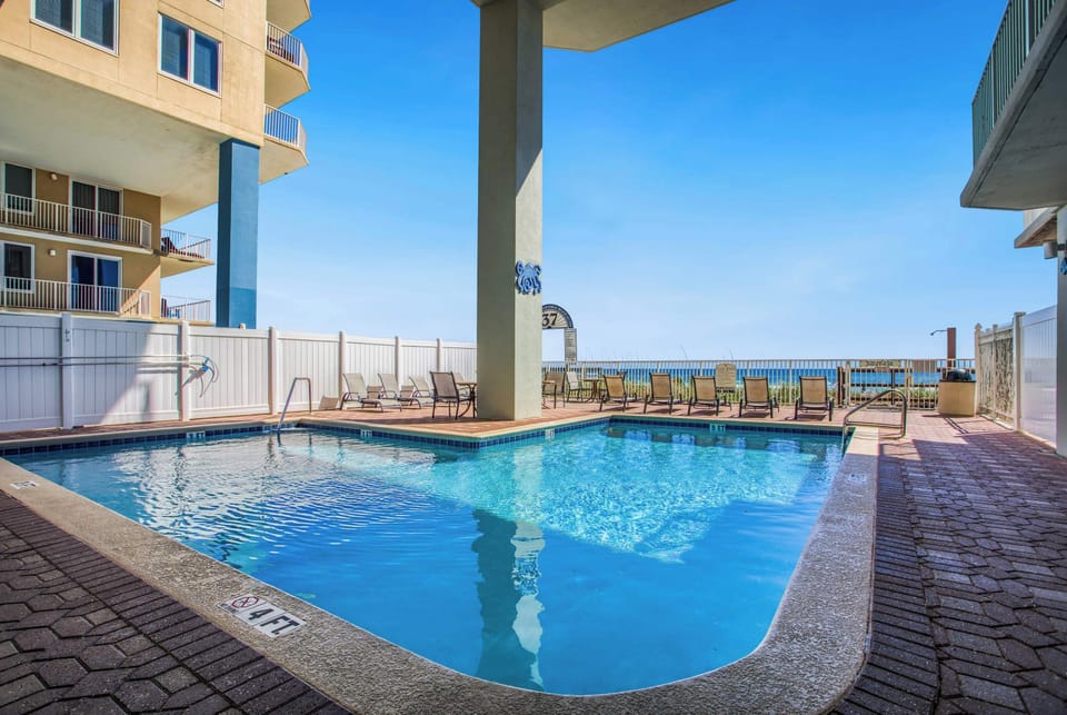 Take a splash in the Communal Pool while still enjoying enchanting Ocean Views