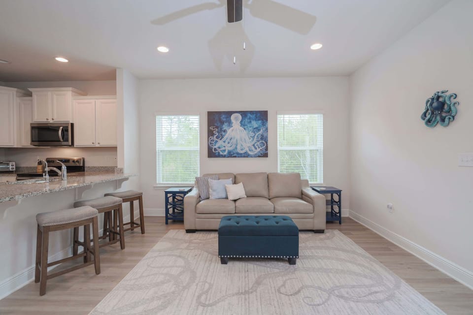 Living and kitchen area