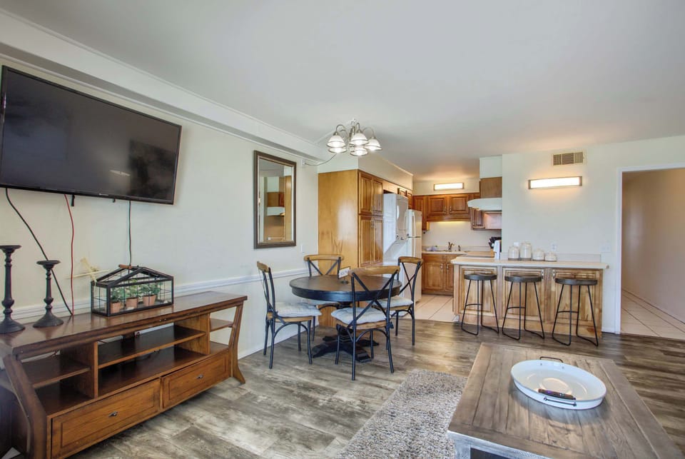 The open Kitchen, Dining, and Living Areas offer lots of space with a total of 7 Dining & Counter seats