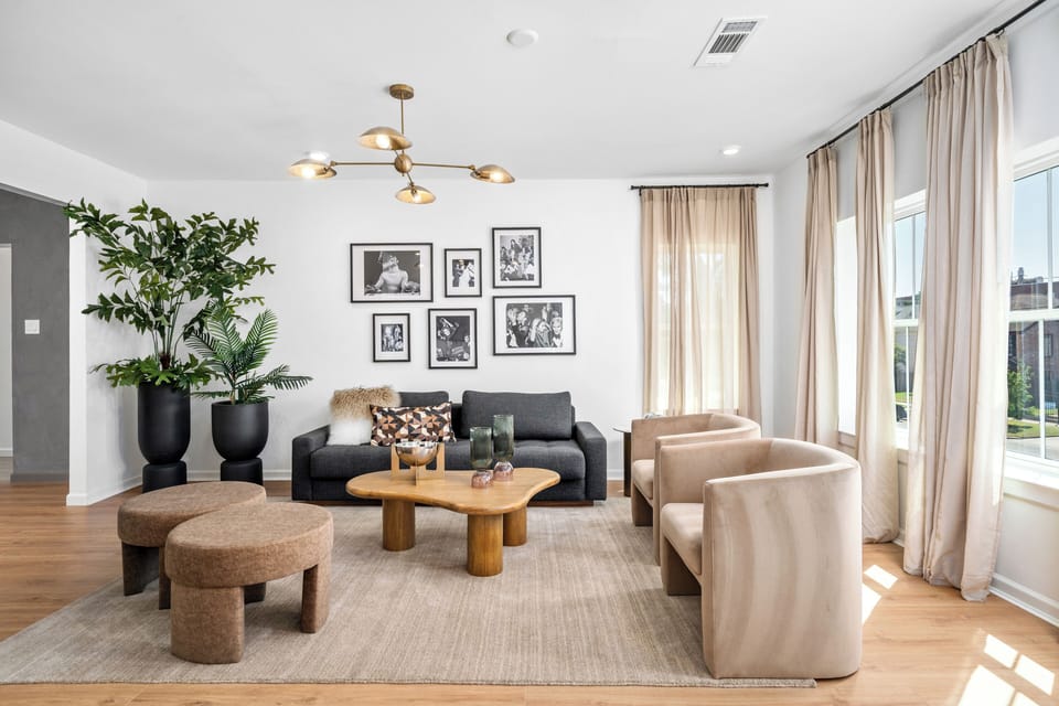 [2F living] Enjoy unforgettable moments in this stylish, cozy living room!