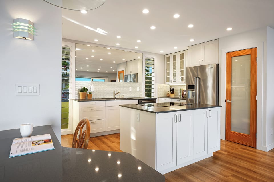 FULLY EQUIPPED GOURMET KITCHEN