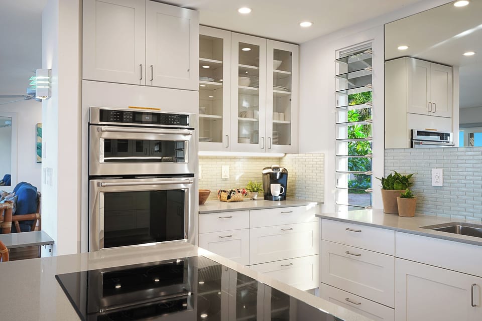 FULLY EQUIPPED GOURMET KITCHEN