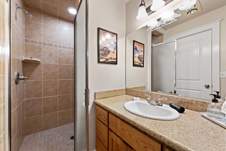 Tiled stand-up shower