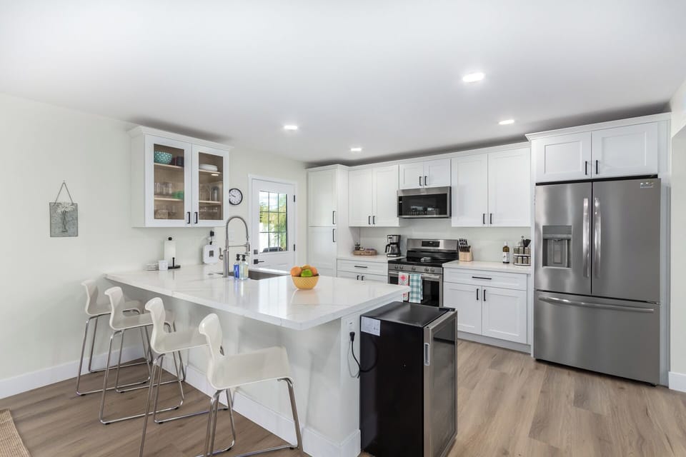 Full Kitchen, Dining