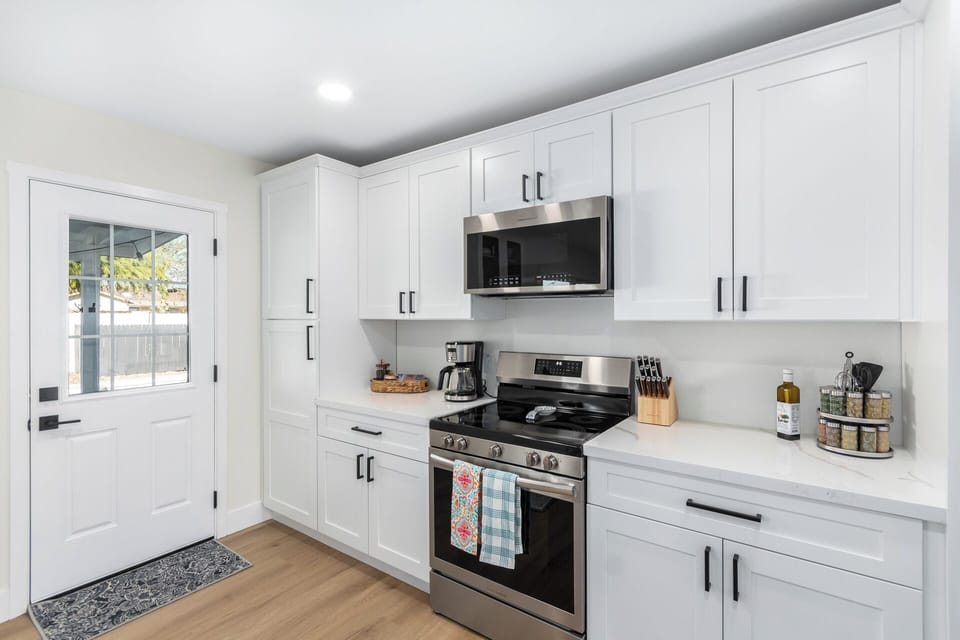 Kitchen, Stove, Microwave, Coffee