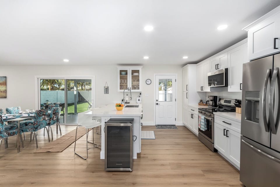 Full Kitchen, Dining