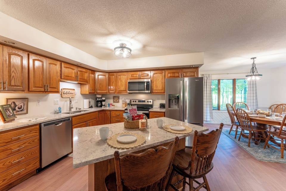 Full kitchen with all the extras! Enjoy cooking with your family.