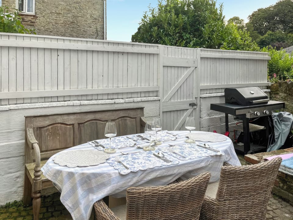 Outdoor eating area | Le Grand Bleu, Bantham Beach