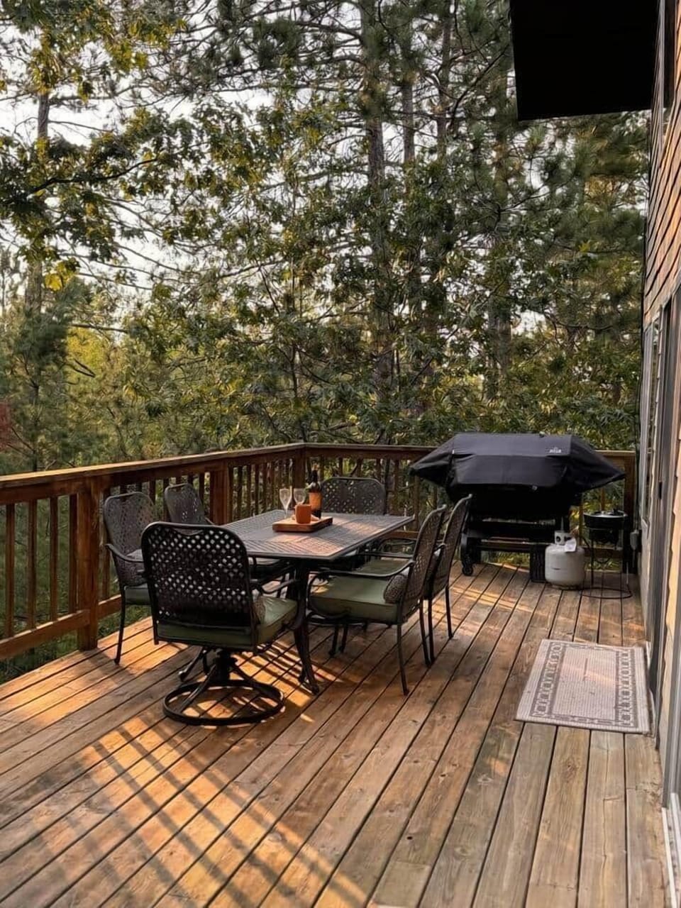 Top deck, Grill and amazing views !!