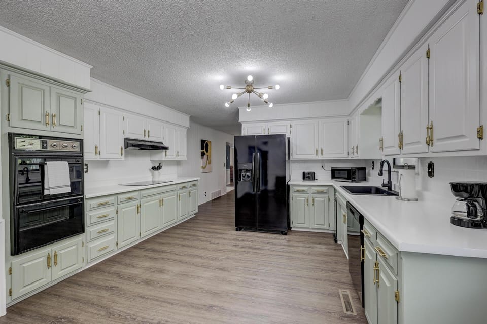 Whatever your cooking dreams are, this kitchen has the room for them!