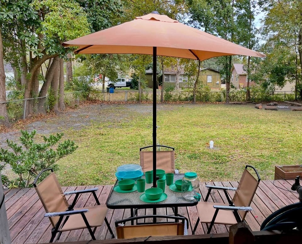 New deck Oct 2025! Fenced backyard- great for pets.