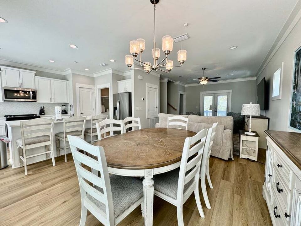 Welcome to Turtle's Nest in Summer Salt in Orange Beach! 3 Bedroom, 4 bathroom. Sleeps 9. 2nd level kitchen, dining room, living room and full bath.