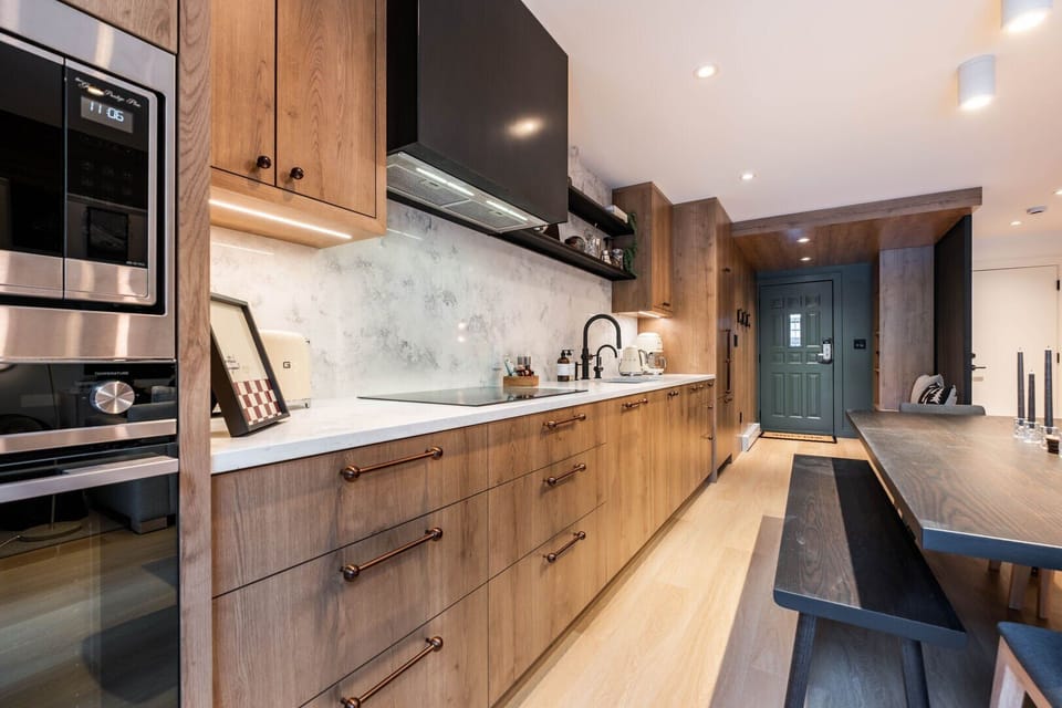 Full kitchen: High-end appliances