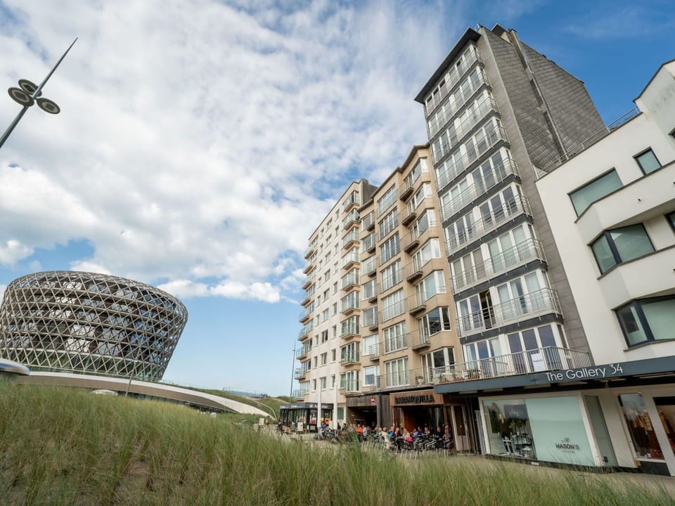Cloud, Sky, Building, Daytime, Window, Urban Design, Plant, Tower Block, Condominium, Residential Area