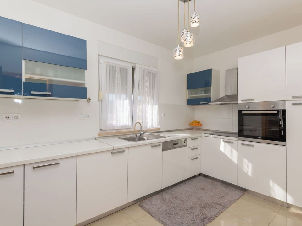 Kitchen, Countertop, Cabinetry, Kitchen Appliance, Interior Design, Flooring, Major Appliance, Wood, Floor, Ceiling