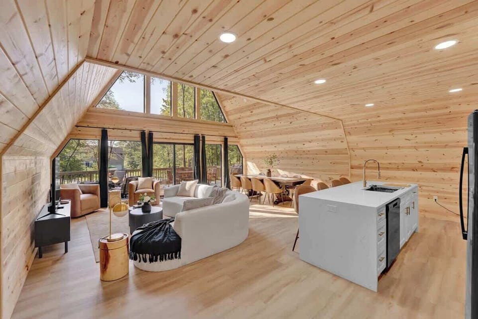 Main Living Area with Kitchen & Lounge