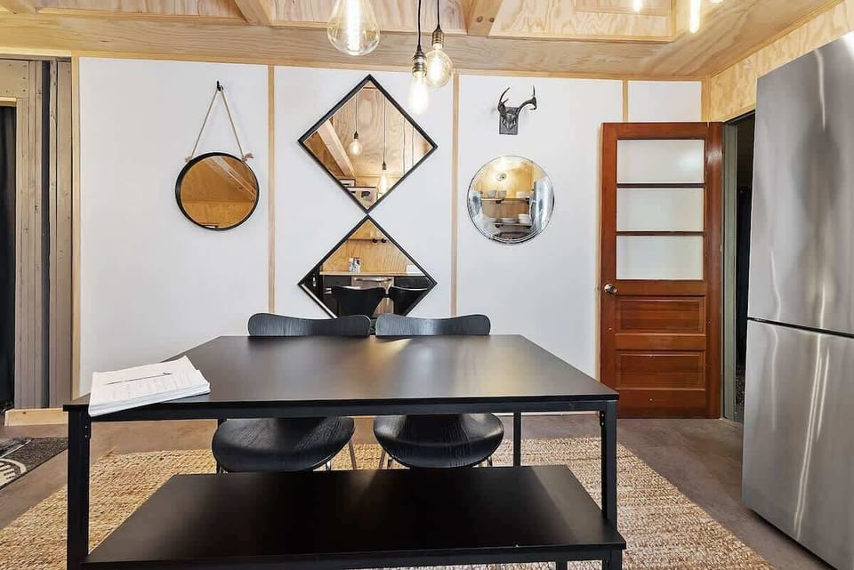 Dining Area with Modern Decor & Seating