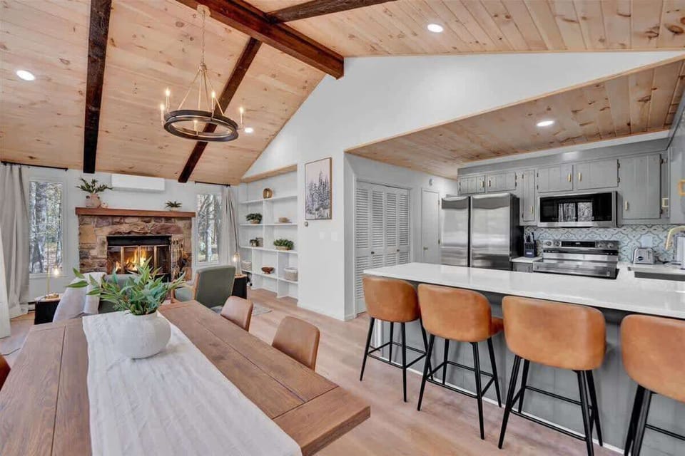 Bright Great Room with Fireplace & Chef’s Kitchen